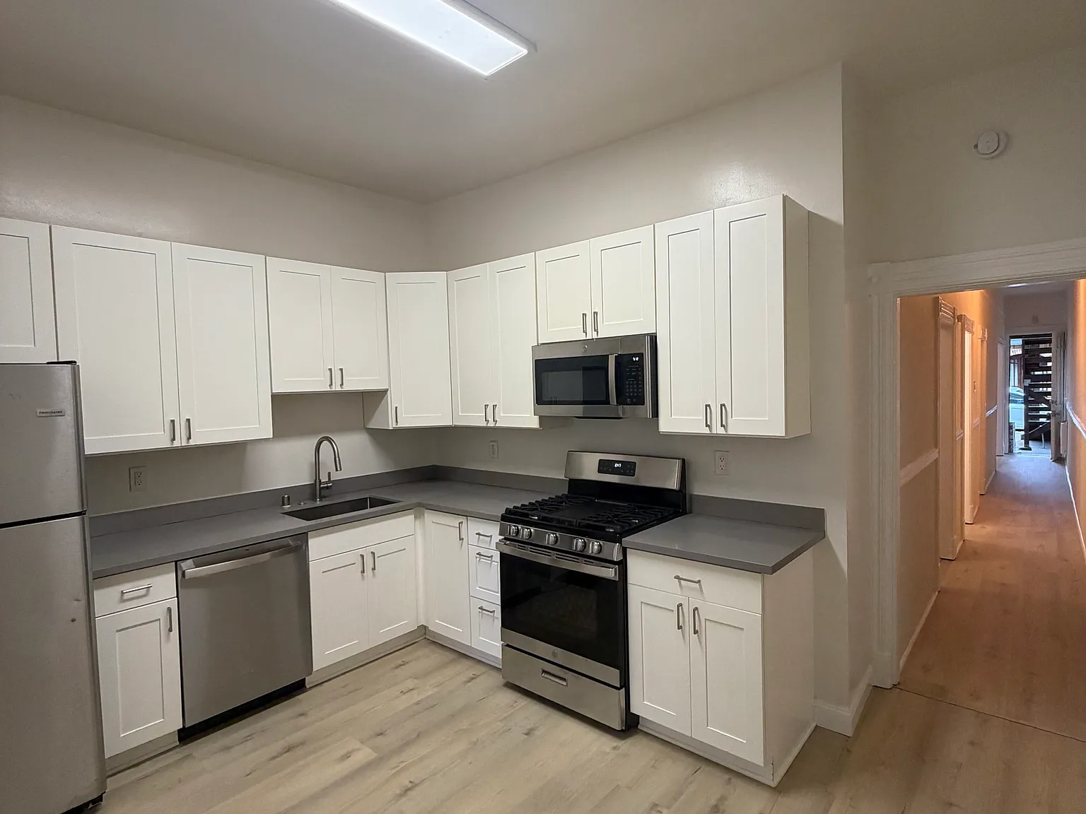 2 bed, 800 sqft, $4,850 — Photo 3