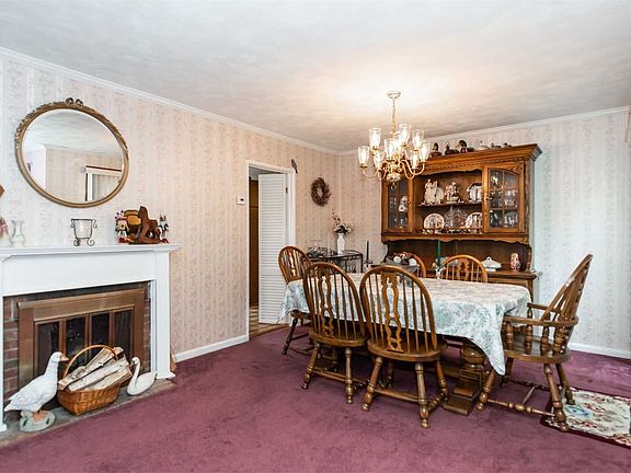 4th image of 79 Lexington St