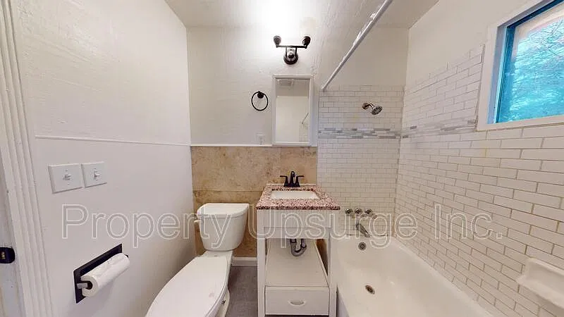 3 bed, 1.0 bath, 1200 sqft, $1,795 — Photo 3