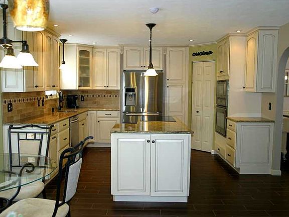 4th image of 111 Woodbine Dr