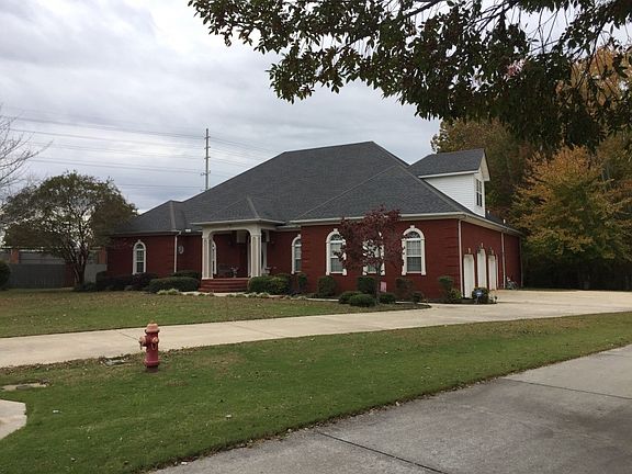 3rd image of 122 Redwood Dr