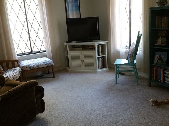 Large, Bright living room