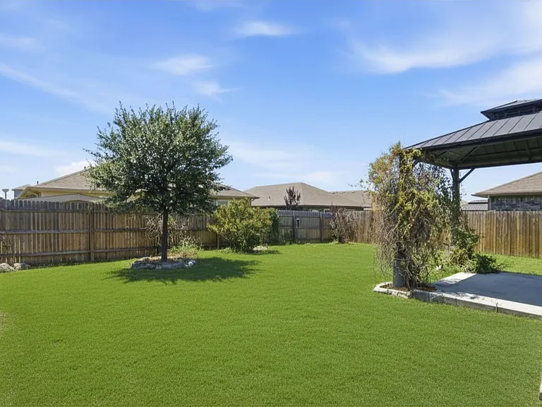 5813 Roderick Dr — Photo 25
