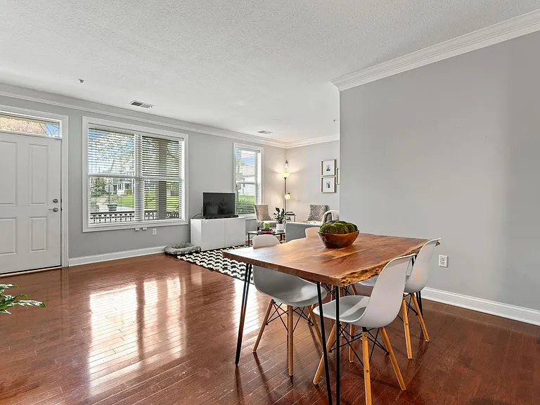515 W 1st Ave — Photo 9
