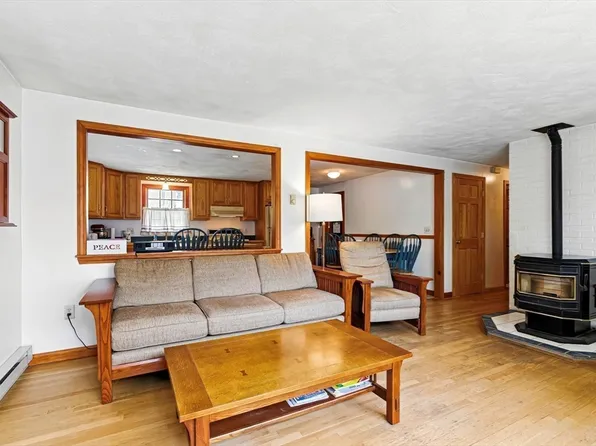 18 Crimson Rd, Billerica, MA 01821