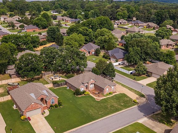 5th image of 355 Wedgewood Point