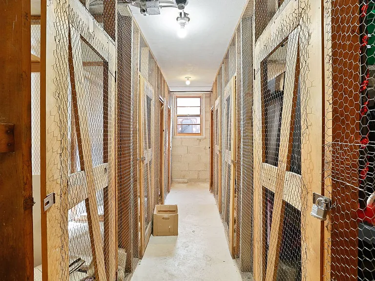 2324 Glenwood Avenue — Photo 9