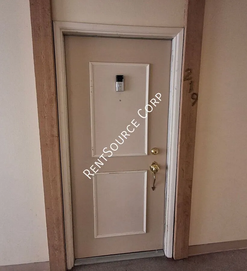 1 Bedroom Condo for Rent in Valencia — Photo 2