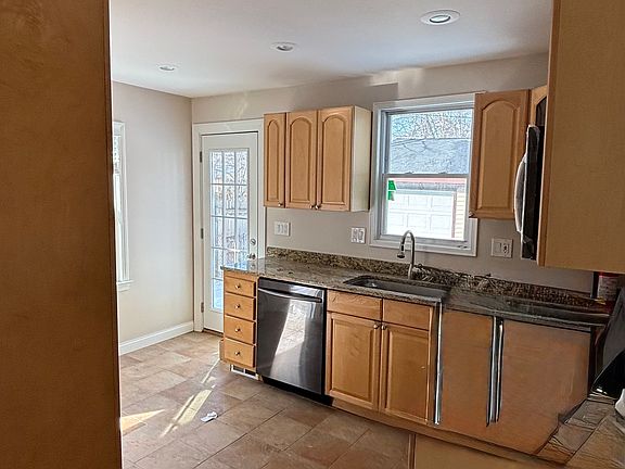 3rd image of 1831 Bowers Ave