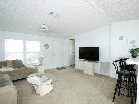 3rd image of 809 Oriole Cir