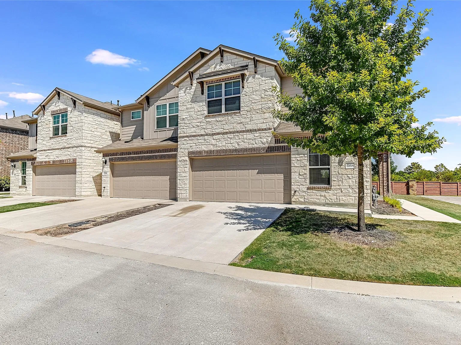 4 bed, 2.5 bath, 2248 sqft, $2,195 — Photo 3