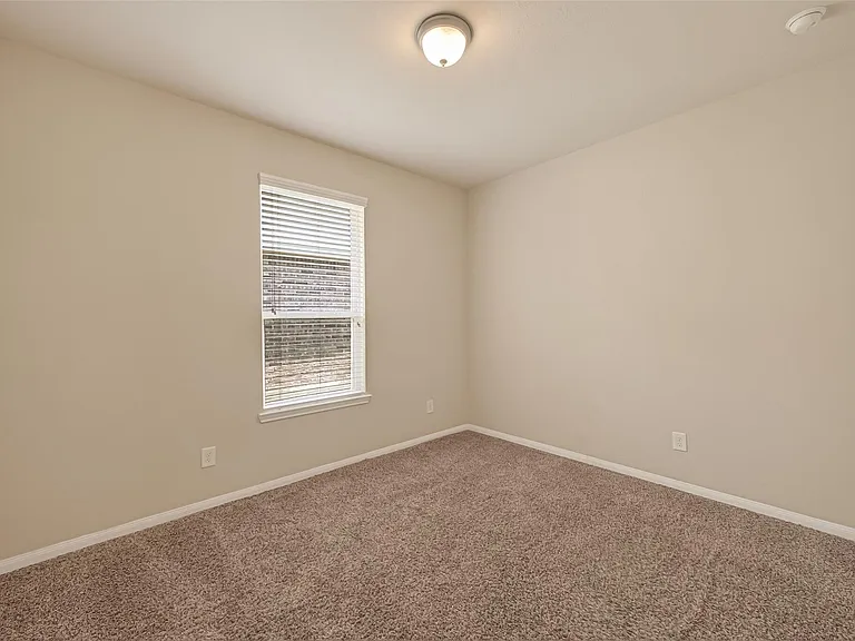 1251 S Maple Dr — Photo 16
