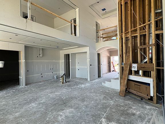 4th image of 941 Hilltop View Ln