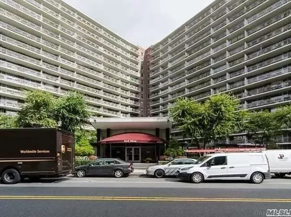 61-15 97th St APT 4K, Rego Park, NY 11374