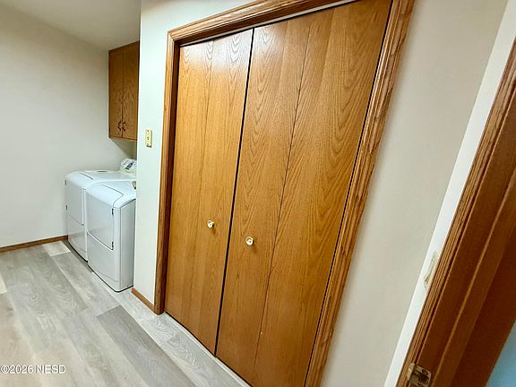5th image of 319 Summerwood Dr