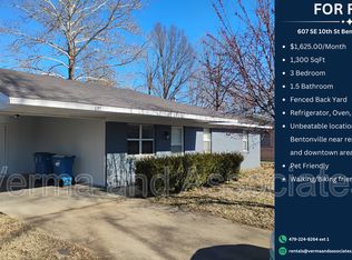 607 SE 10th St, Bentonville, AR 72712