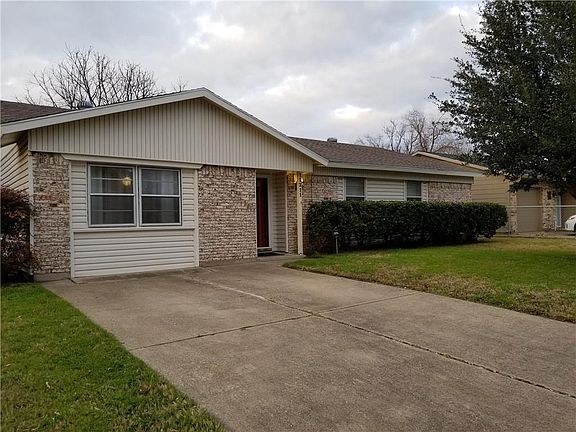 2nd image of 12211 Baron Dr