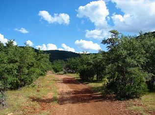 752 Hood Dr, Leakey, TX 78873