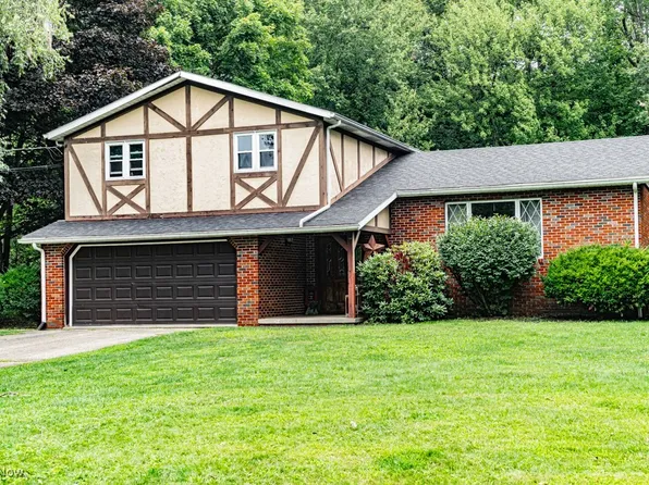 210 Heritage Dr, Beloit, OH 44609