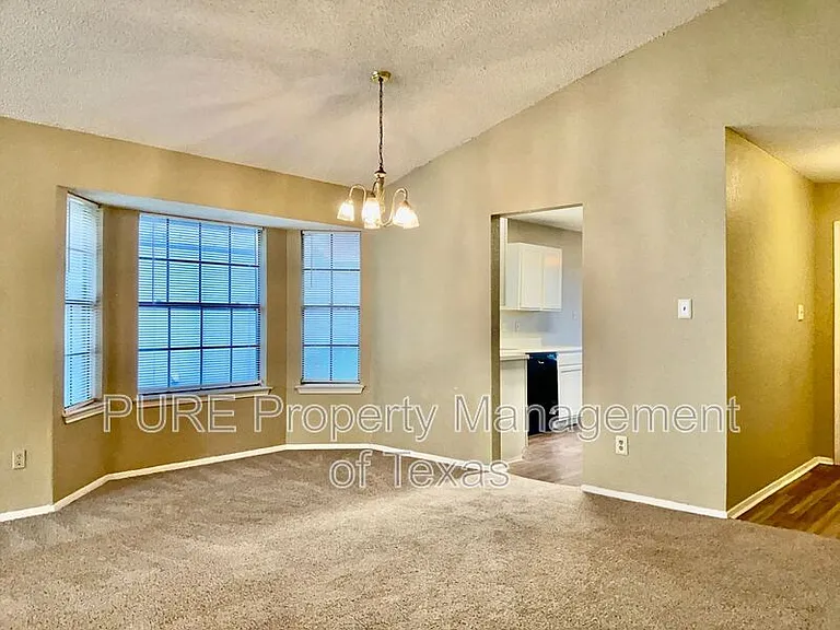 2105 Balsam Way — Photo 11