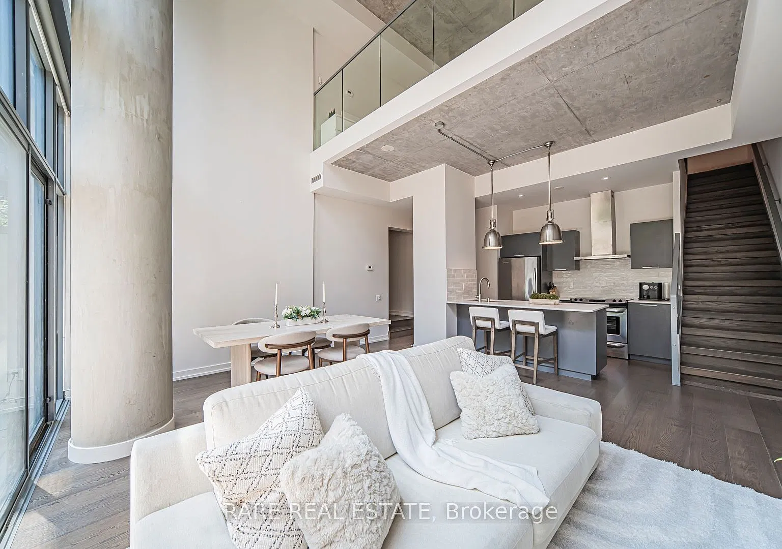 2 bed, $5,200 — Photo 1