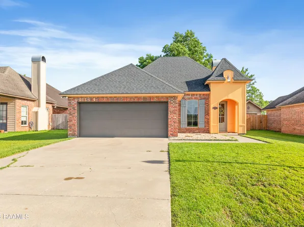 138 Legend Creek Dr, Youngsville, LA 70592