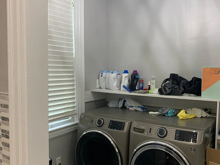 160 Brown St — Photo 17