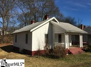 132 Jackson St, Laurens, SC 29360