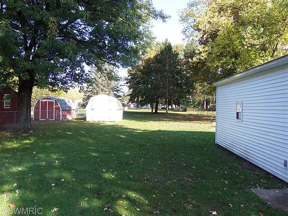 4th image of 80 Kellogg St
