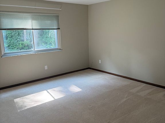 3rd image of 5050 Winewood Ln