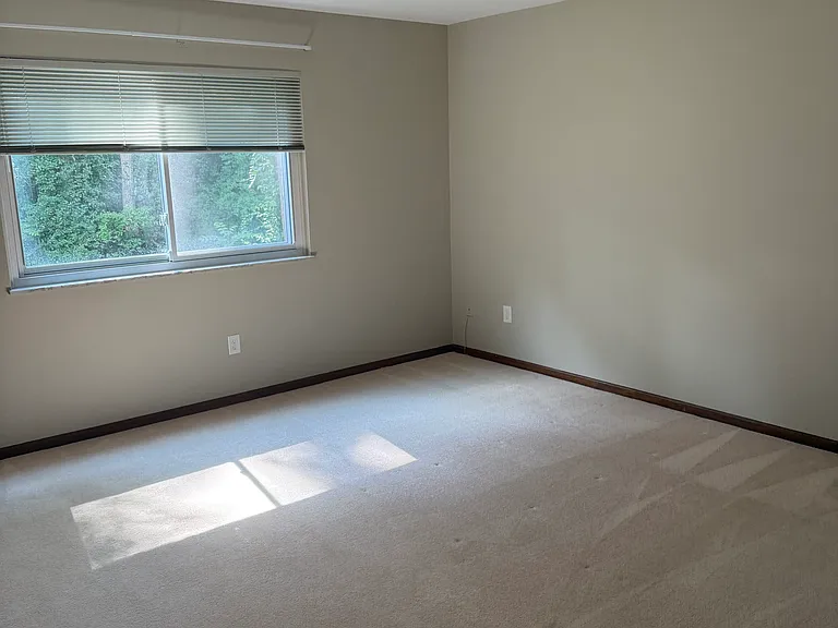 5050 Winewood Ln — Photo 3