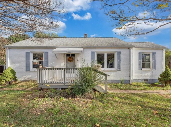 4827 Eden Dr NW, Roanoke, VA 24012