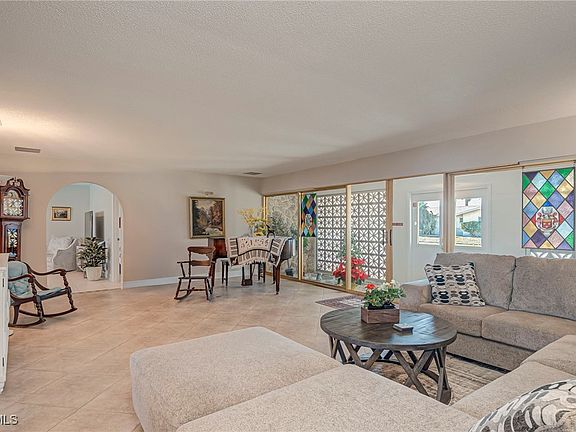 5th image of 4556 Vinewood Cir