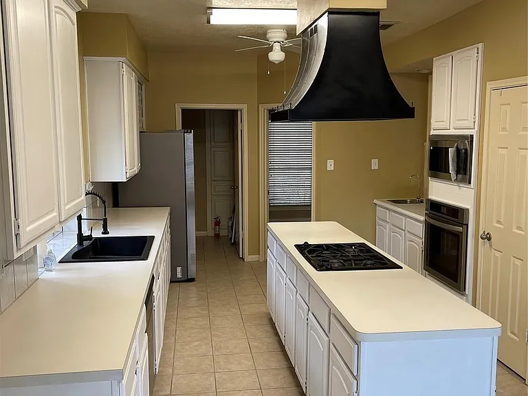 3411 Ashfield Dr — Photo 4