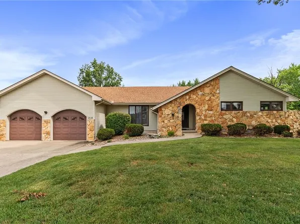 210 Hawthorne Ln, Cameron, MO 64429