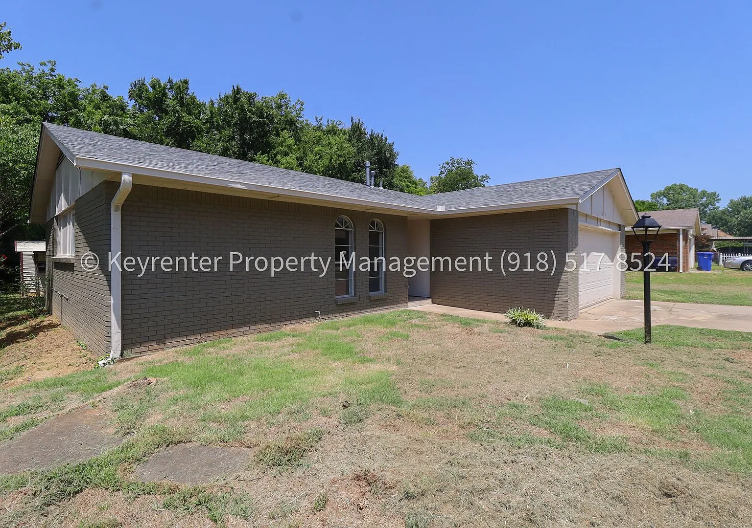 Beautifully Redone 3 Bedroom BA House! Available for Immediate Move in! — Photo 4