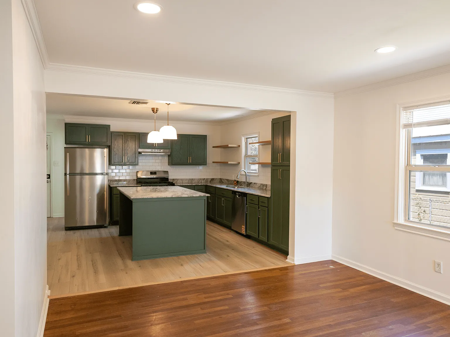 3 bed, 1333 sqft, $1,700 — Photo 2