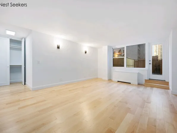 200 East 58th Street image 1 of 7