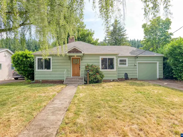 1023 S Water St, Silverton, OR 97381
