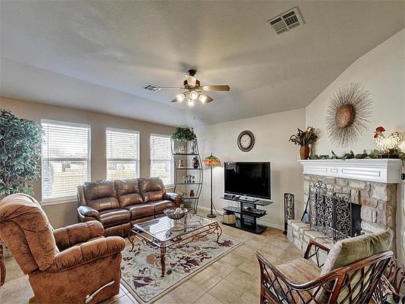 3rd image of 706 Crane Canyon Pl