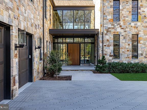 3rd image of 3 Bay Tree Ln