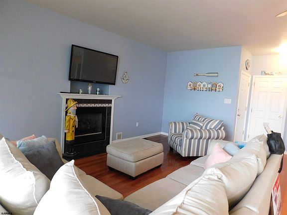 5th image of 3716 Central Ave #1