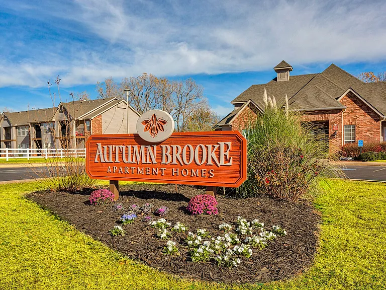 Autumn Brooke Apartments — Photo 26