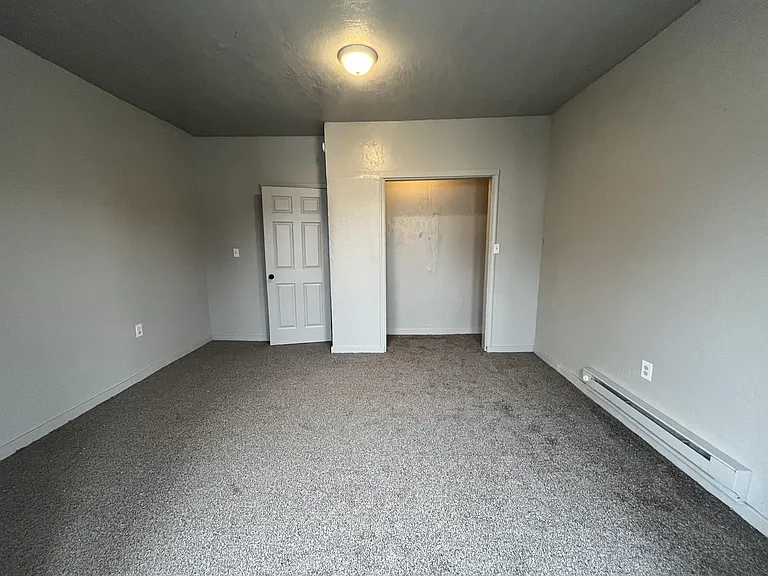 615 W Locust St — Photo 14