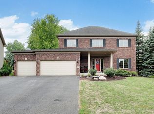 1009 Overlook Dr, Carver, MN 55315