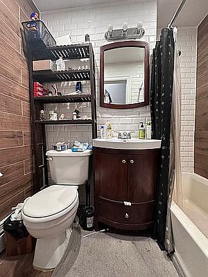2nd image of 445 Bainbridge St APT 1B