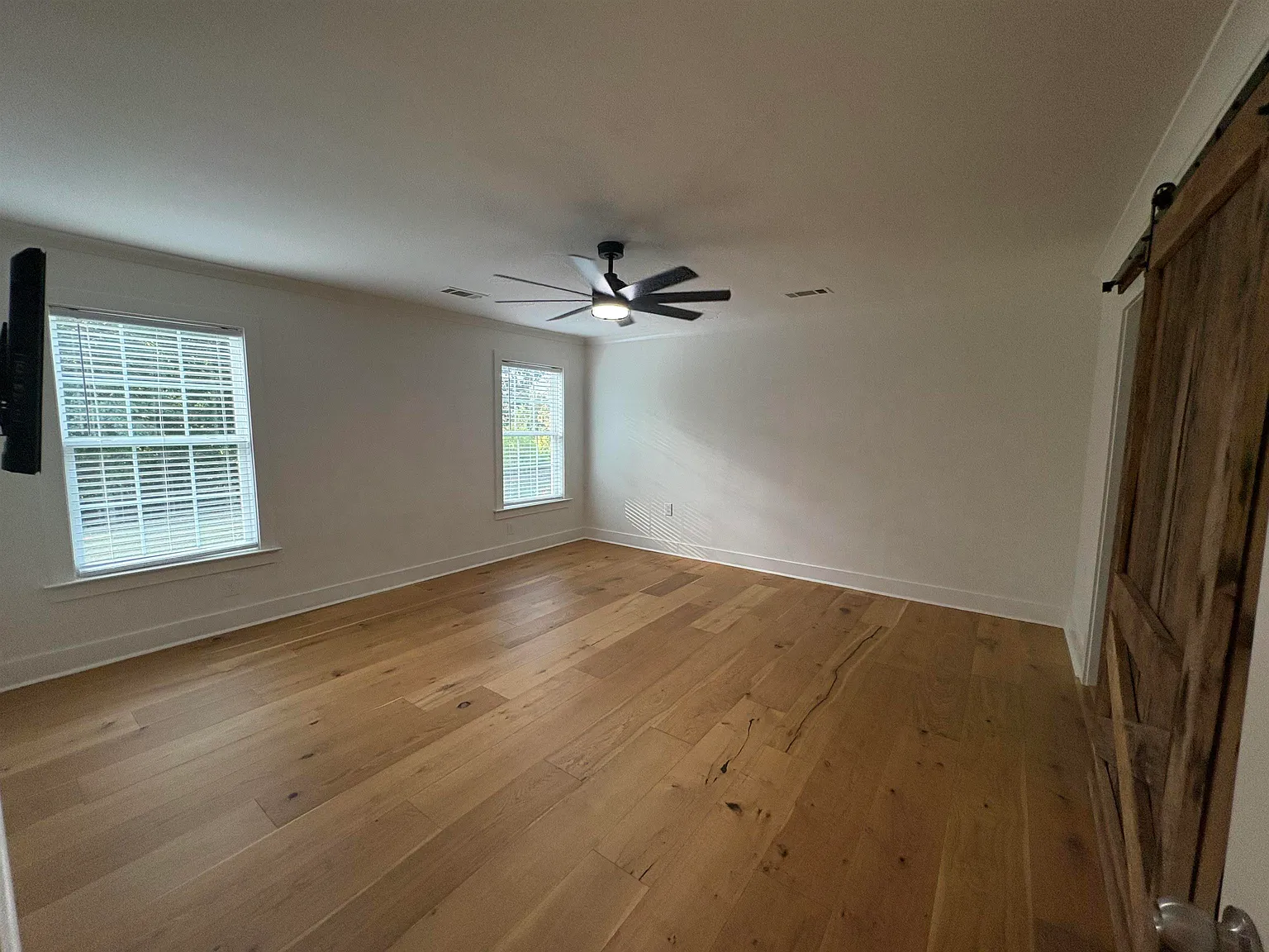 4 bed, 3.0 bath, 3052 sqft, $3,000 — Photo 4