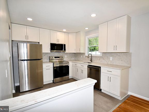 4th image of 11404 Soward Dr