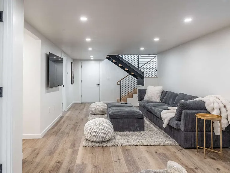 712 S Cherryvale Rd — Photo 58