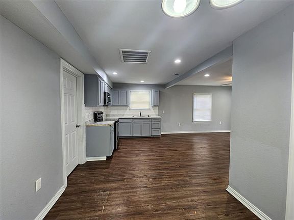 4th image of 140 W Marion St